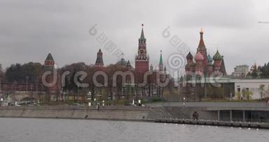 乌云密布的夏日莫斯科河湾克里姆林宫的时代